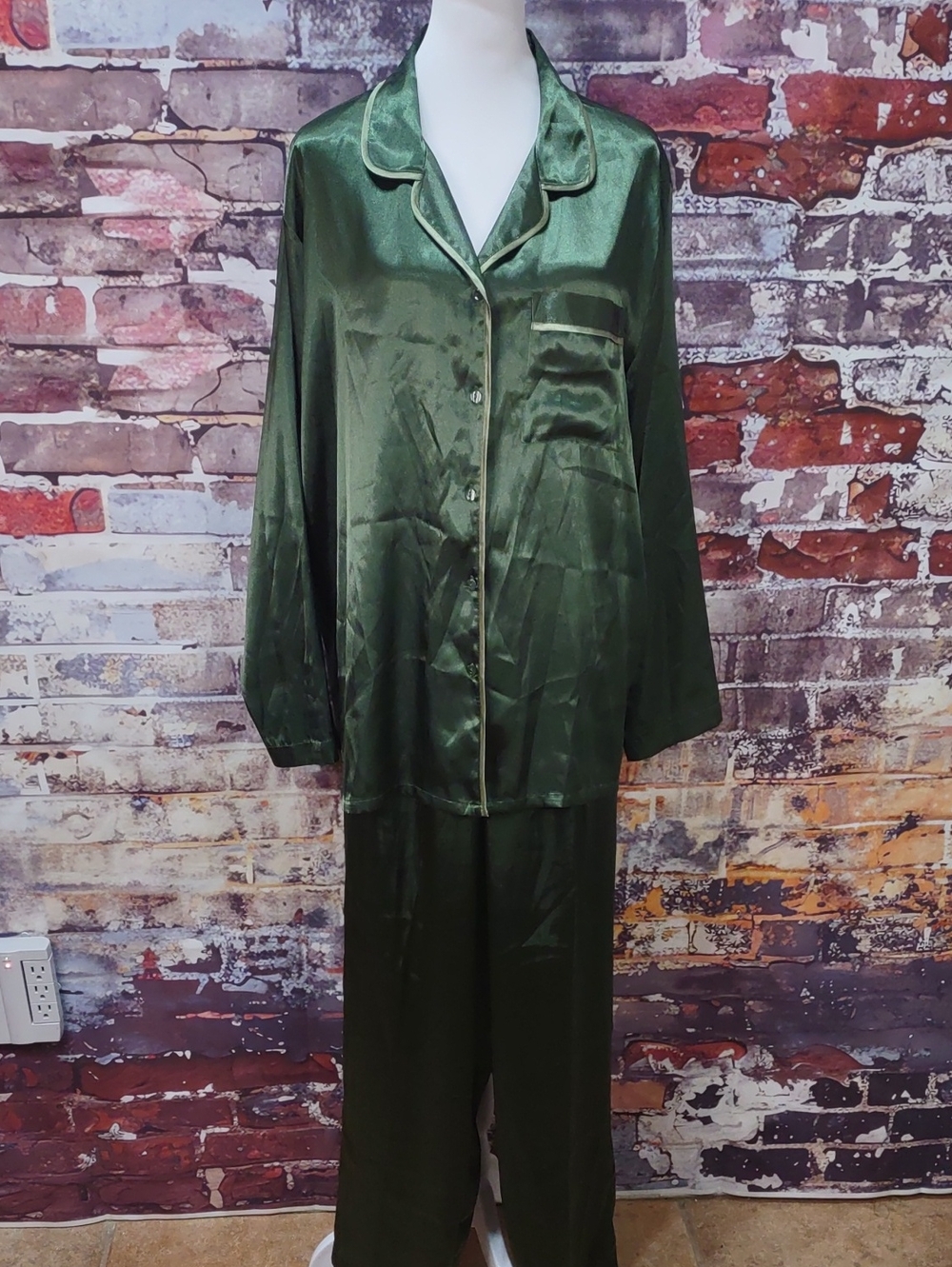 Secret Treasures Deep Green Satin Pajama Set